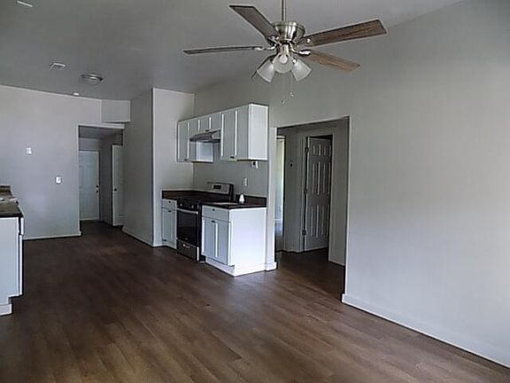 3rd image of 2111 N Newton Avenue
