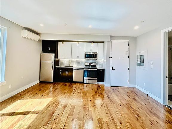 2nd image of 862 Dekalb Ave #4B