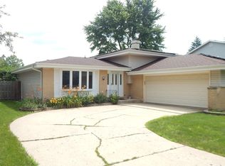 6S631 Avon Ct, Naperville, IL 60540