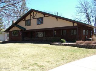 1829 Robinhood Dr, Thief River Falls, MN 56701