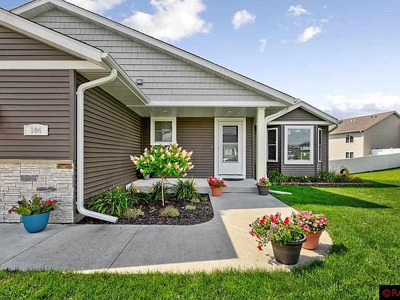 5th image of 104 Oak Ct