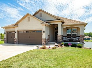 1112 SW Crabtree Cir, Oak Grove, MO 64075