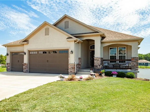 1112 SW Crabtree Cir, Oak Grove, MO 64075
