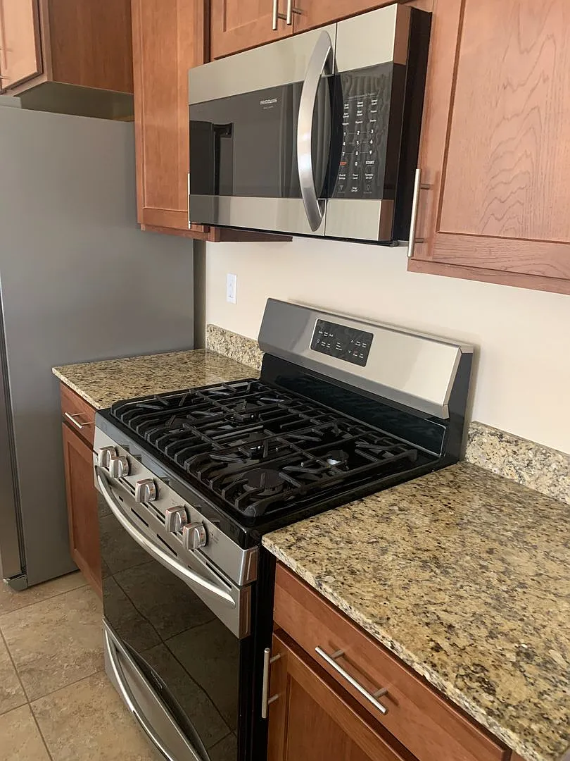 Upgraded Townhome — Photo 3