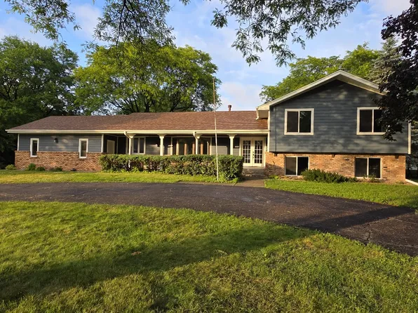 220 Forestview Ln N, Plymouth, MN 55441