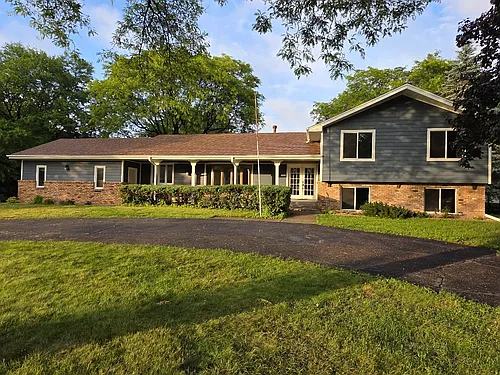 220 Forestview Ln N Photo 1
