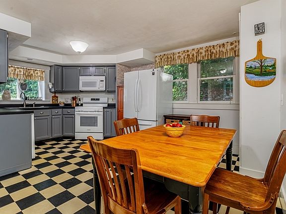 4th image of 48 Bond St