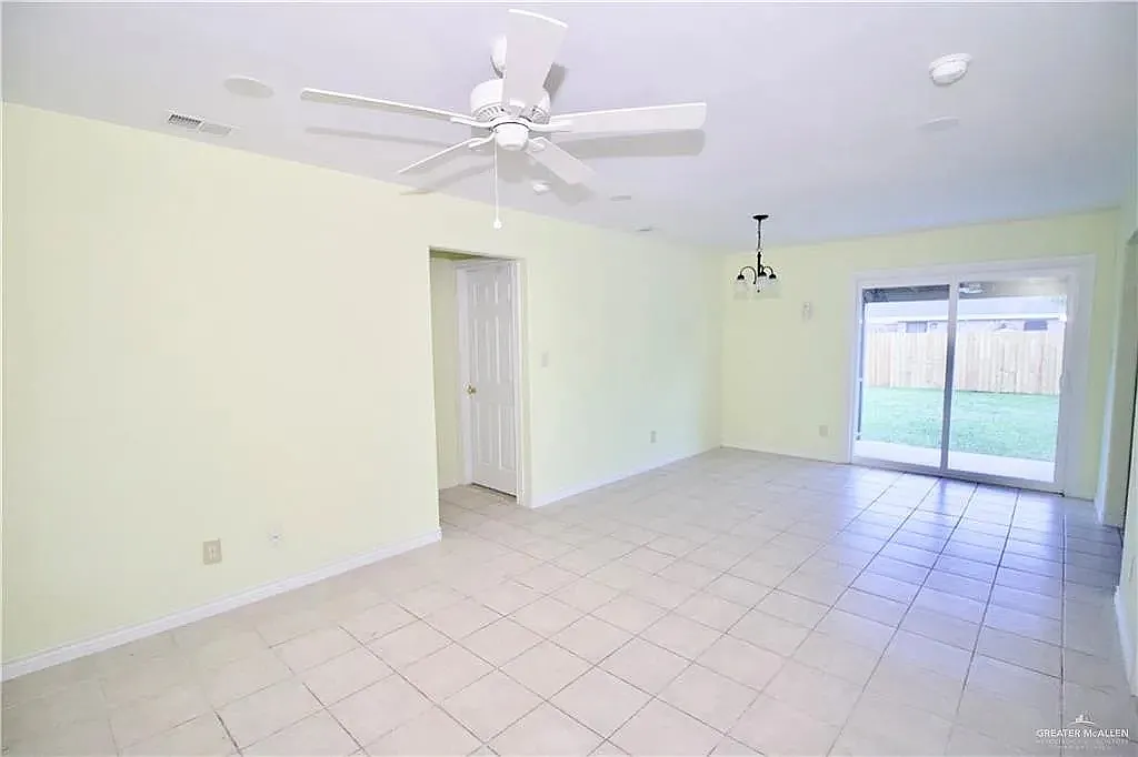 3 bed, 968 sqft, $1,295 — Photo 4