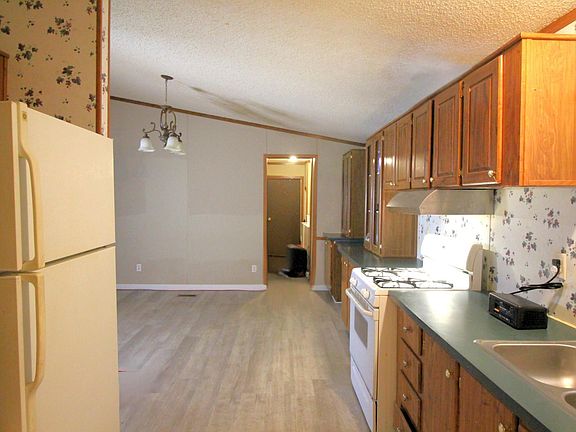3rd image of 130 Beach Haven Cir