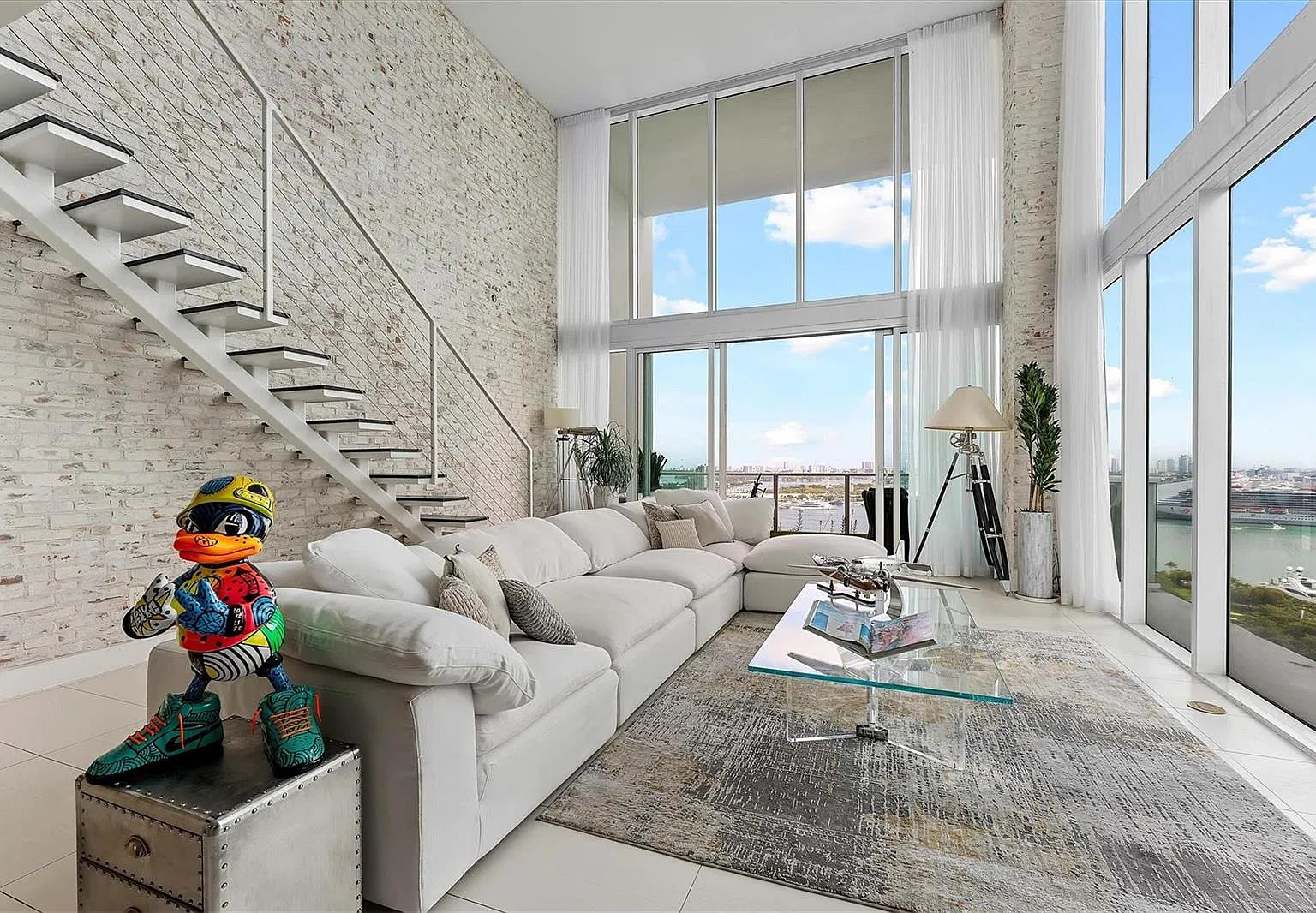 2 bed, 1735 sqft, $12,500 — Photo 2