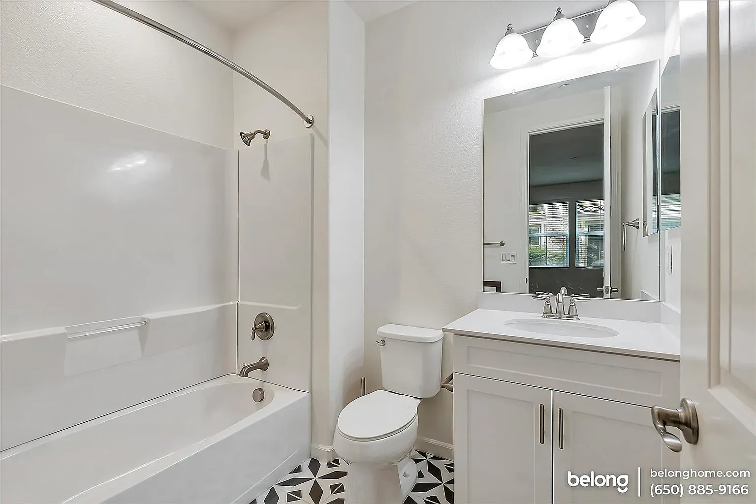 4 bed, 2114 sqft, $4,375 — Photo 4
