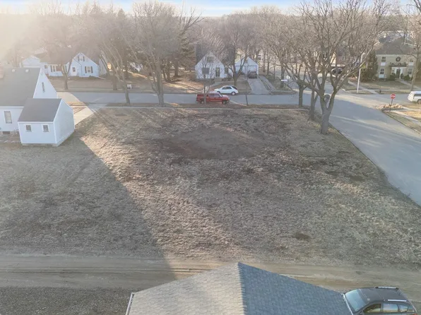 518 NE Park St, Luverne, MN 56156