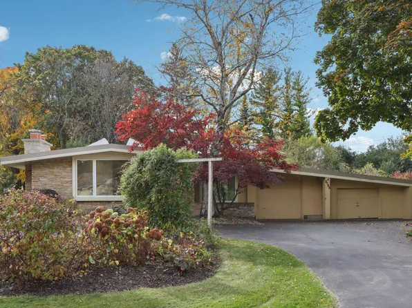 5105 West Arrowwood ROAD, Mequon, WI 53092