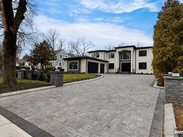 311 N Farview Ave, Paramus, NJ 07652