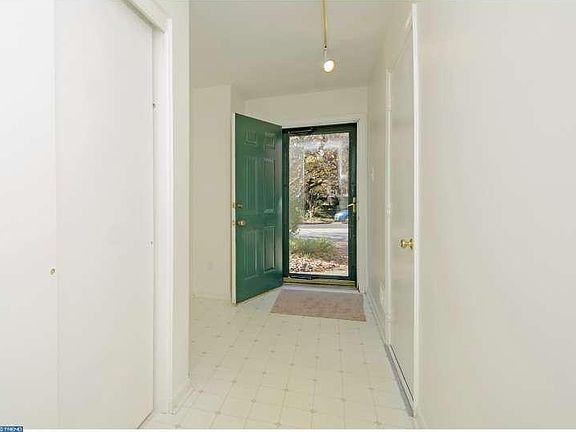 2nd image of 1504 N Lincoln St