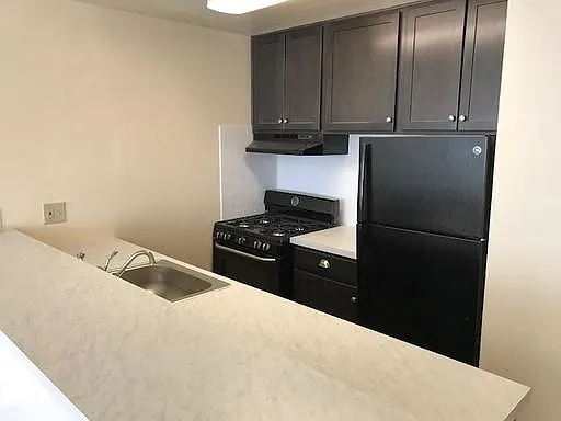 Executive House — Photo 9