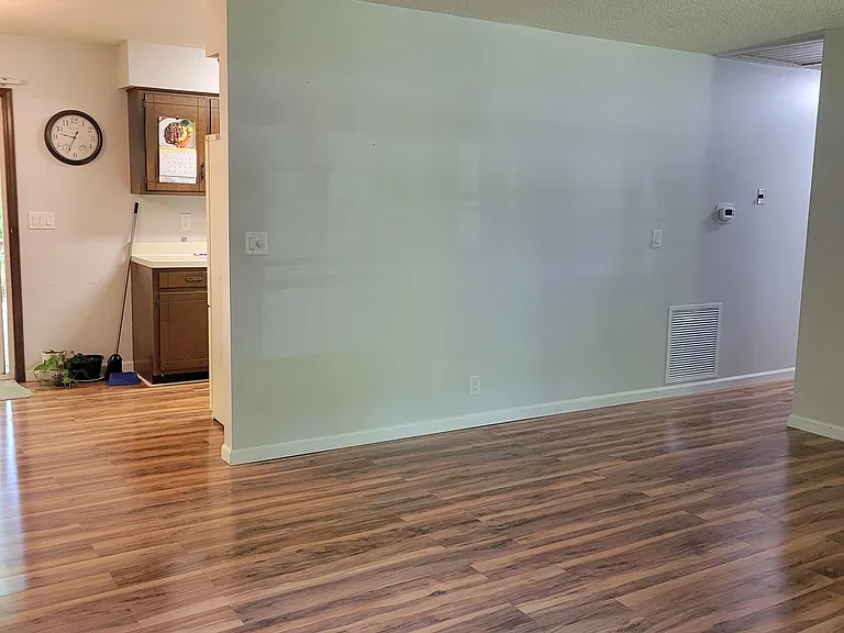 172 Saint George Dr — Photo 12