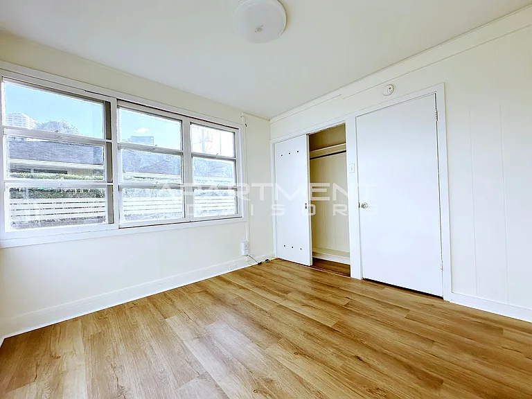 735 & 737 McCully St — Photo 9