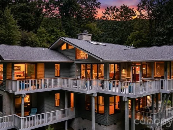 466 Sweetwater Ln, Pisgah Forest, NC 28768