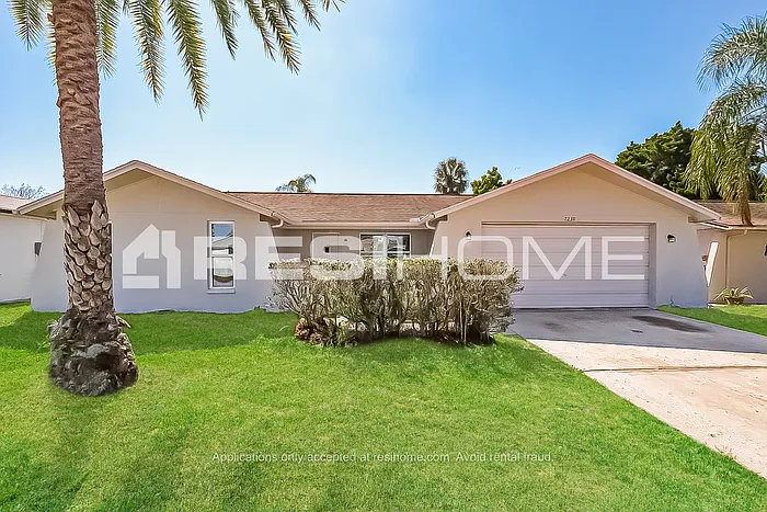 7230 Lincoln Park Ln — Photo 1