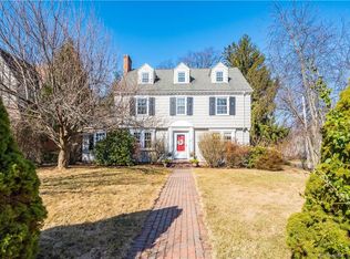 325 Quaker Ln N, West Hartford, CT 06119