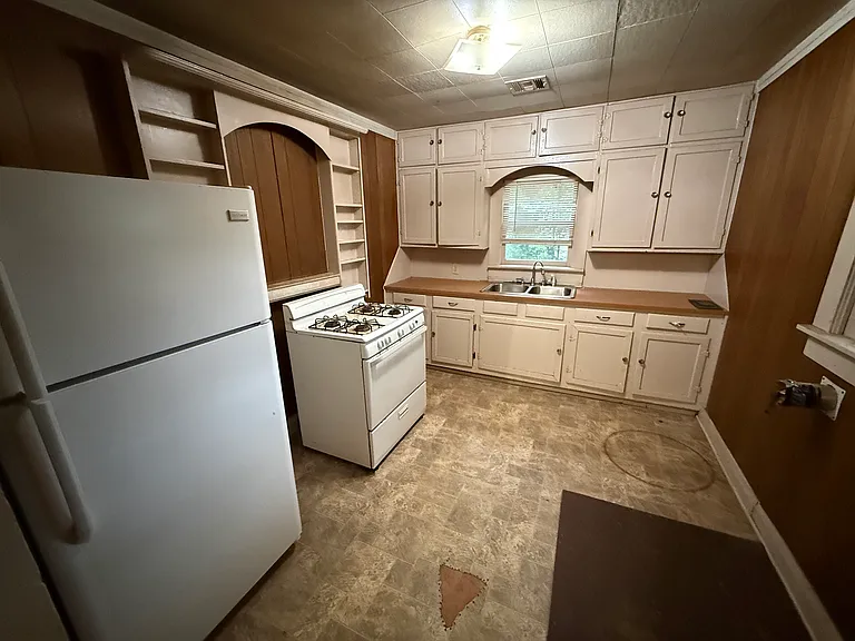 208 Harris St — Photo 13