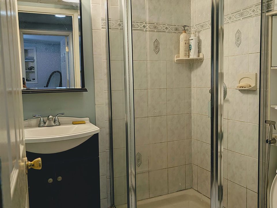 1st image of 40 W 9th St #L