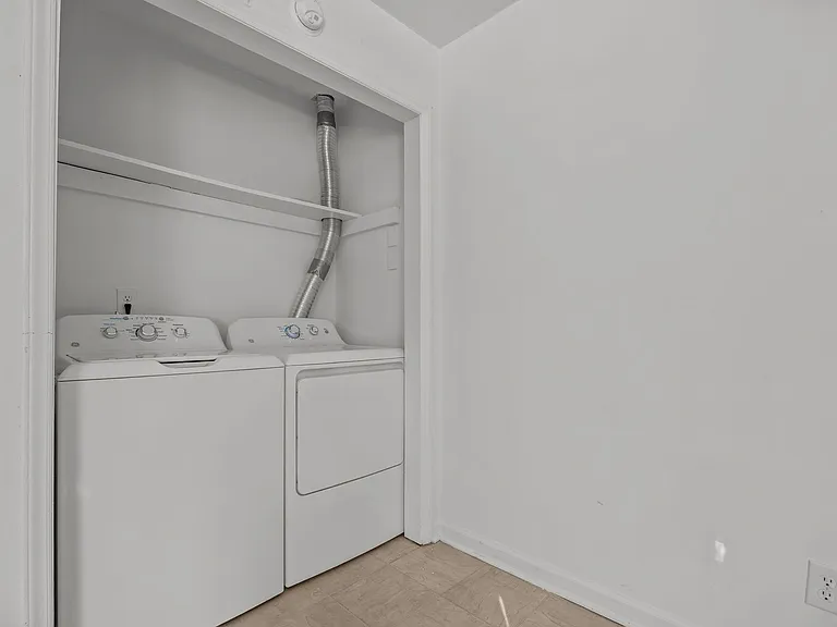 1605 N Roxboro St — Photo 12