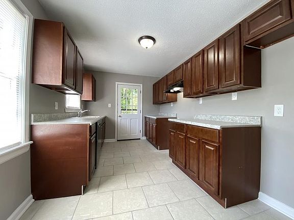 3rd image of 3644 Baine Ave