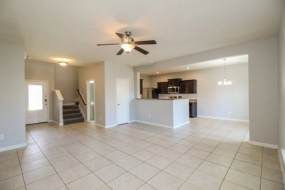 4 bed, 2.5 bath, 2255 sqft, $2,375 — Photo 4