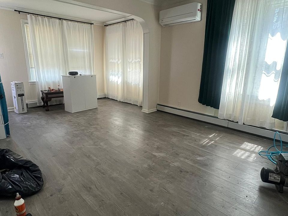 1st image of 82 Hunnewell Ave Floor 1