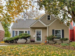 1676 Northwest Dr, Des Moines, IA 50310