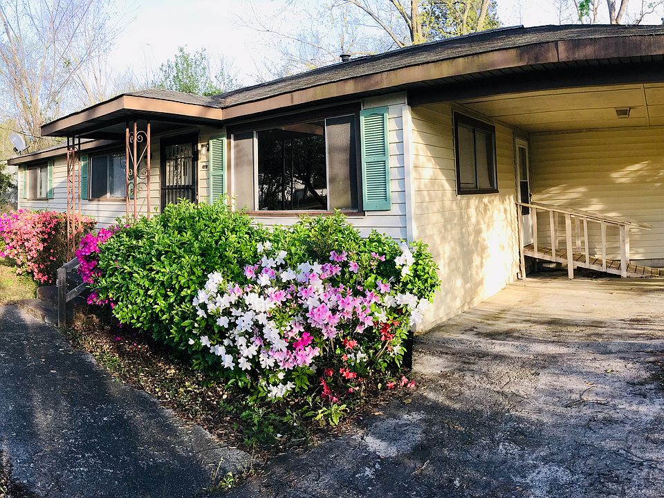 1st image of 2466 Russell St