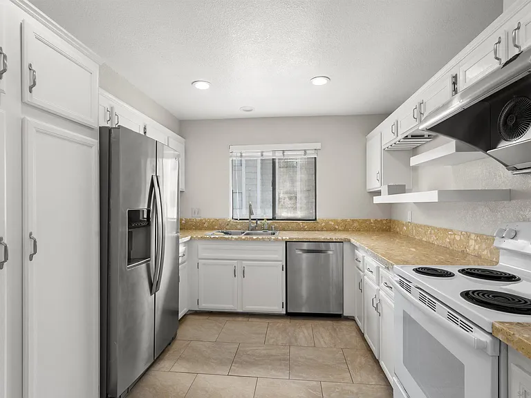 4064 Mahaila Ave #C — Photo 12