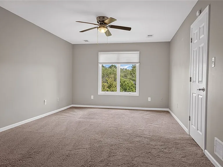 9704 Sundance Dr — Photo 32
