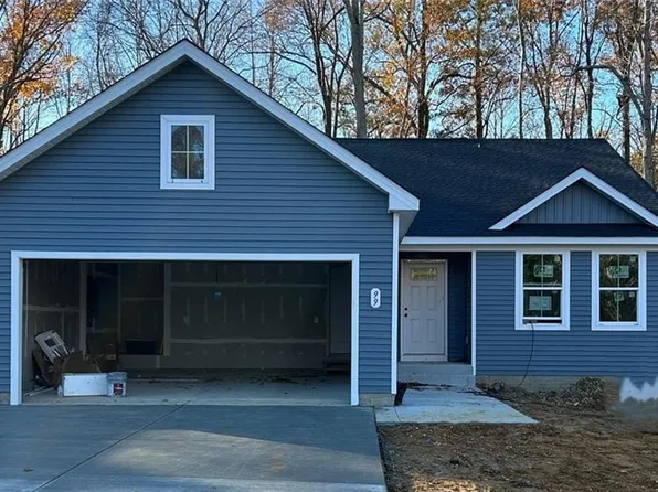 99 Highgate Dr, Hartfield, VA 23071