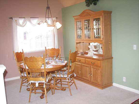 FORMAL DINNING ROOM