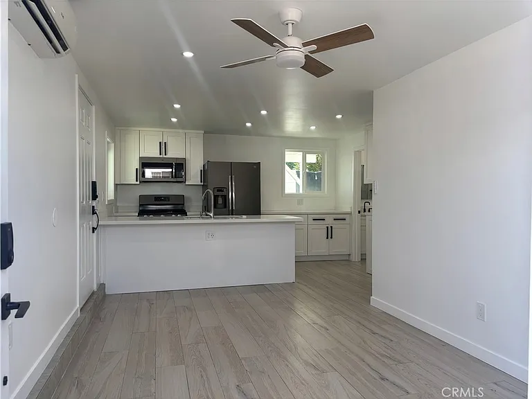 8639 Bothwell — Photo 2