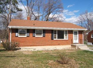934 Red Ln, Salem, VA 24153