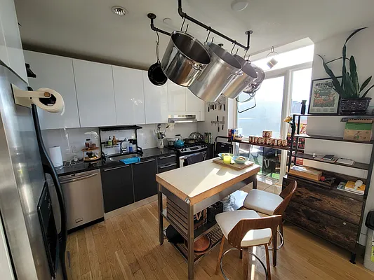 Rented by Garden Management | media 32