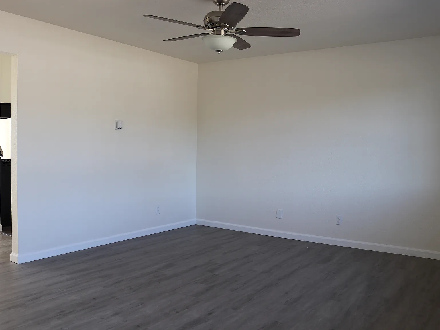 411 N Burton St — Photo 3