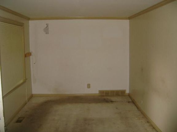 4th image of 33511 Hiveley St