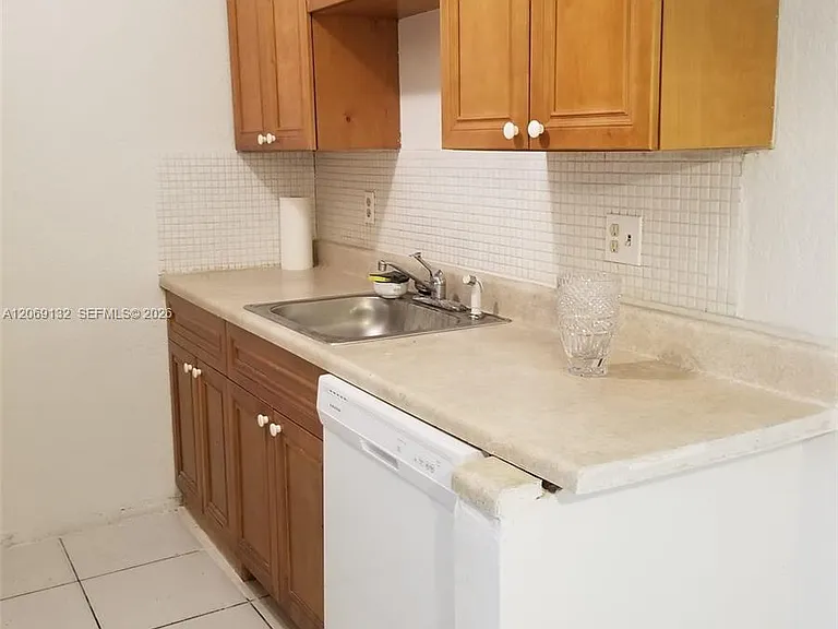 280 SW 11th Ave #18 — Photo 14