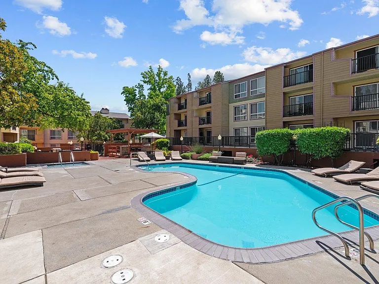 The Crest Pleasant Hill — Photo 17