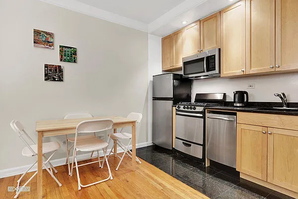 Rented by Manhattan Realty Group | media 12
