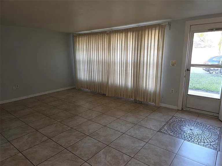 3431 Overland Dr — Photo 2