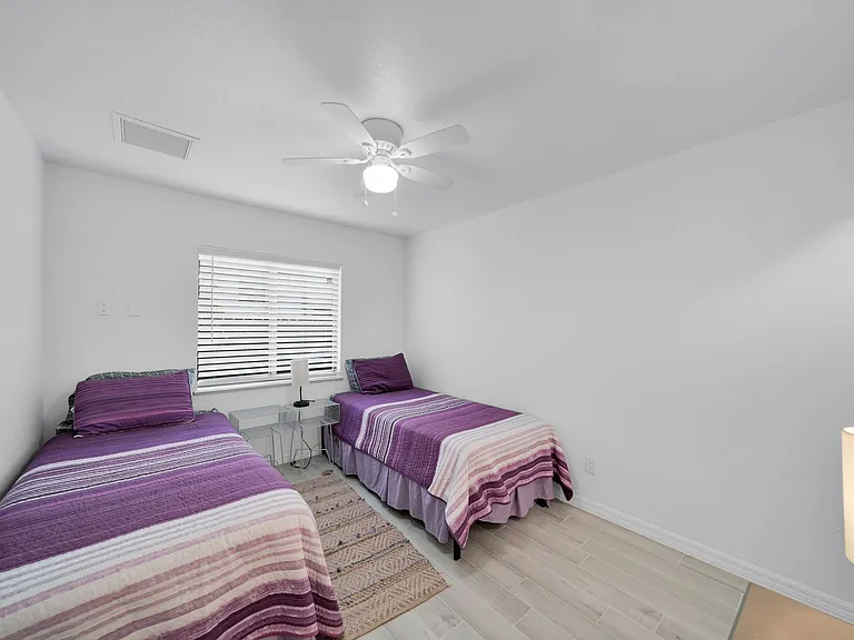 2204 SW 30th Ter — Photo 16