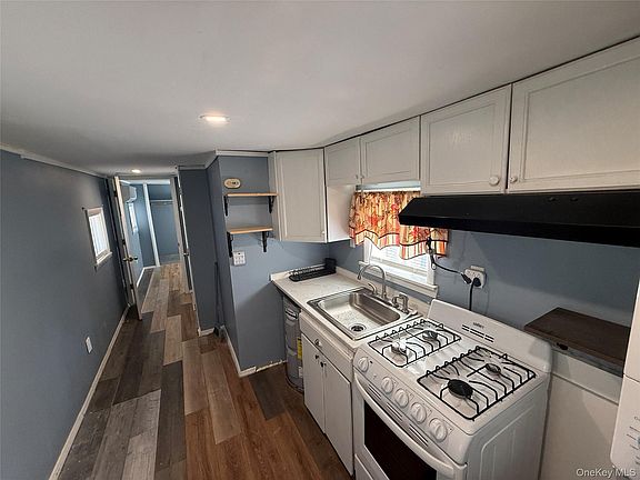 4th image of 275 Robinson Ave APT B