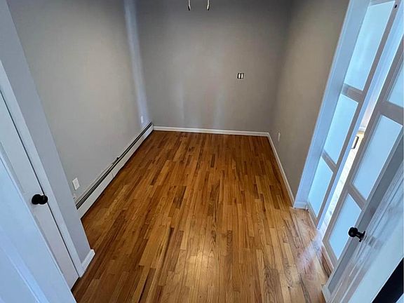 4th image of 1965 Jackson Ave #1