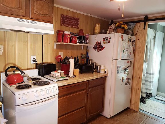 5th image of 315 Packwaukee St